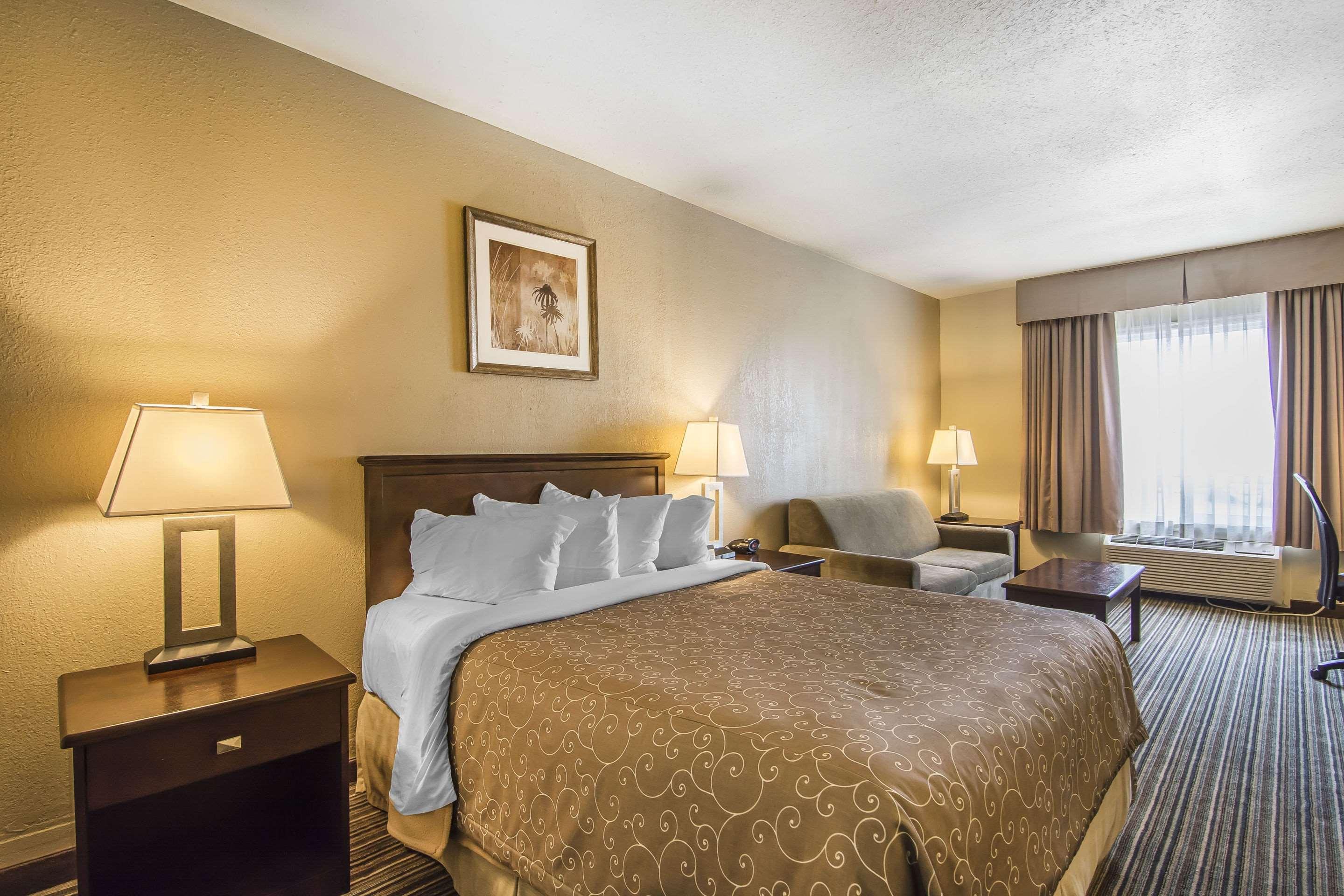Quality Inn & Suites Йорктон Экстерьер фото