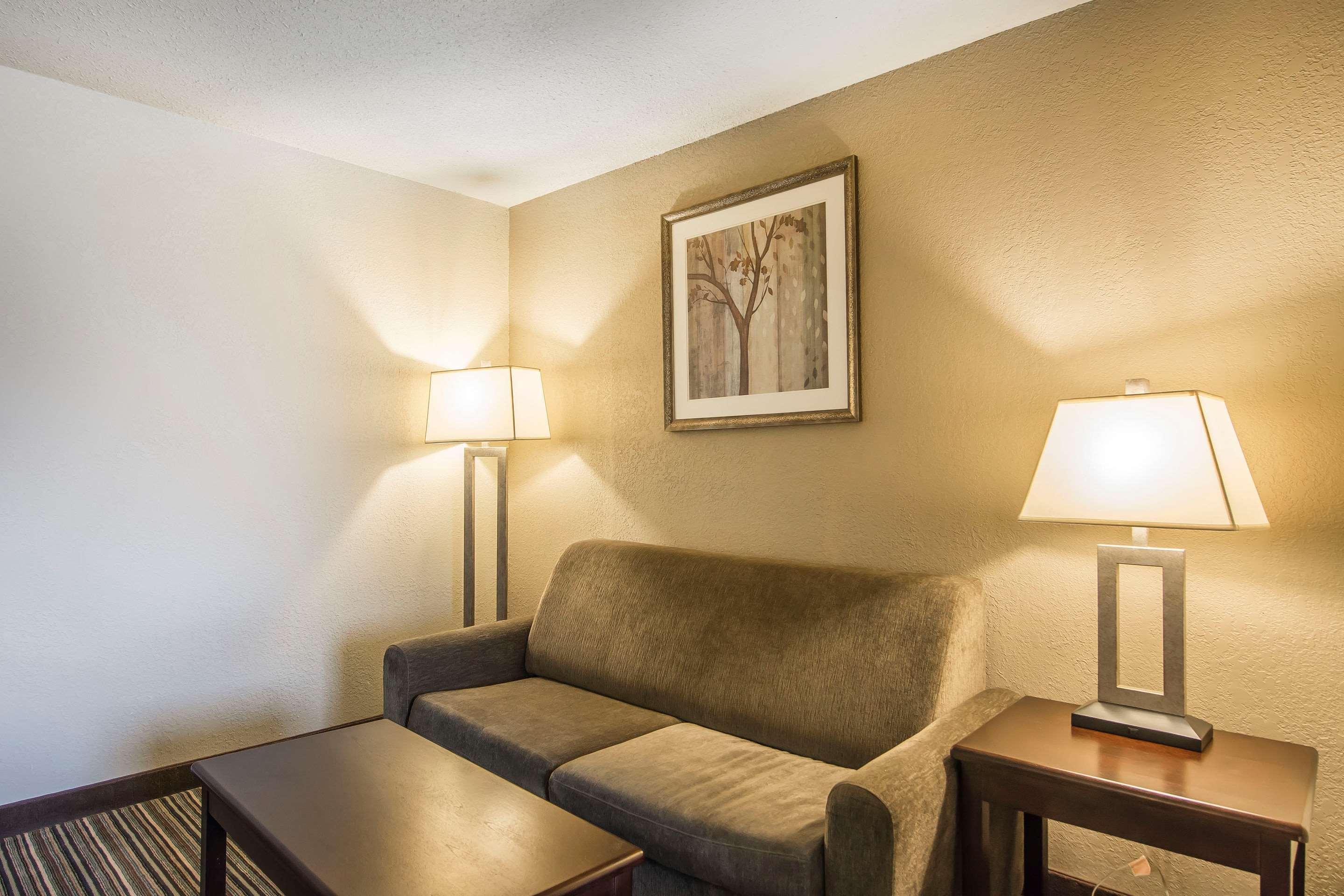 Quality Inn & Suites Йорктон Экстерьер фото