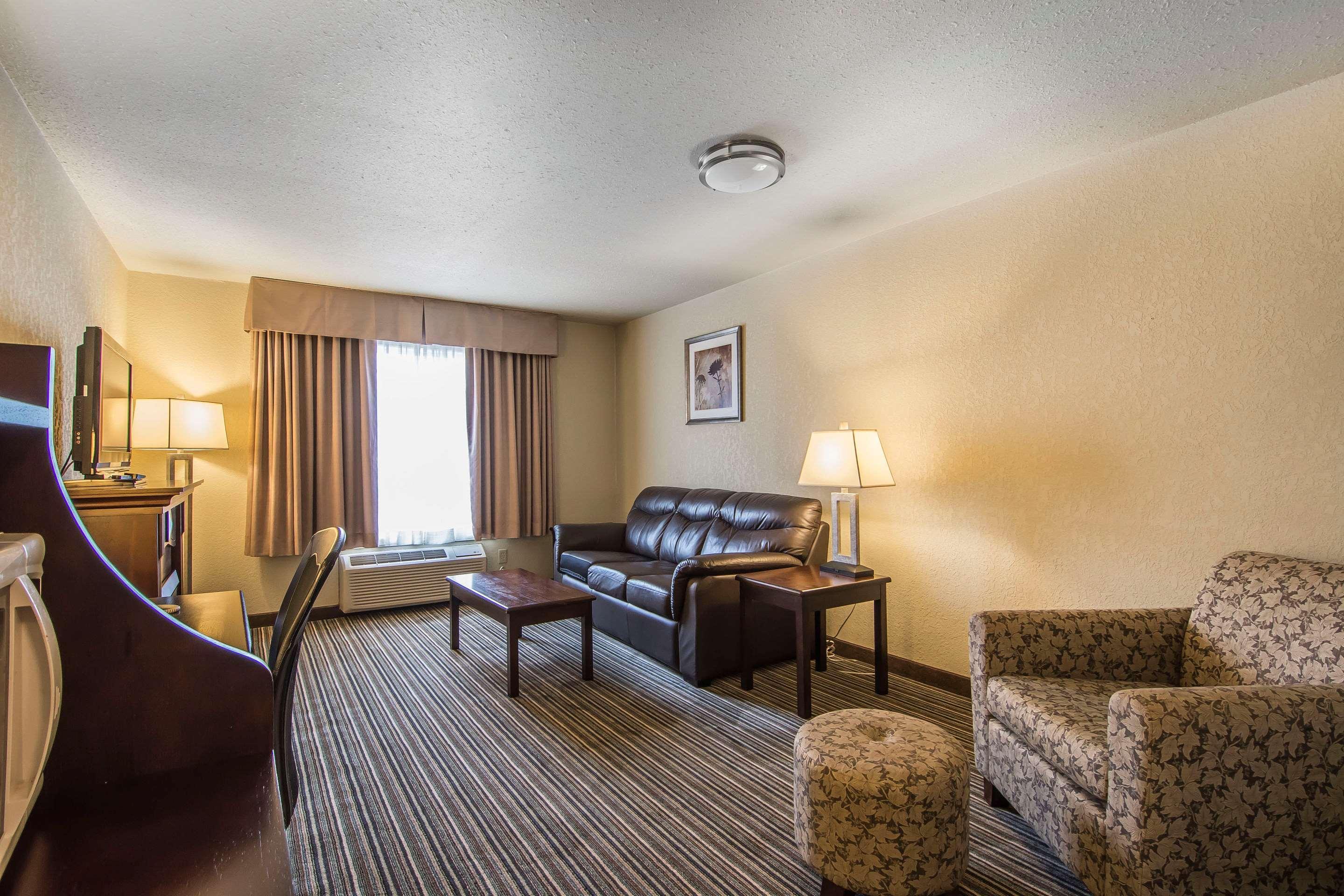 Quality Inn & Suites Йорктон Экстерьер фото