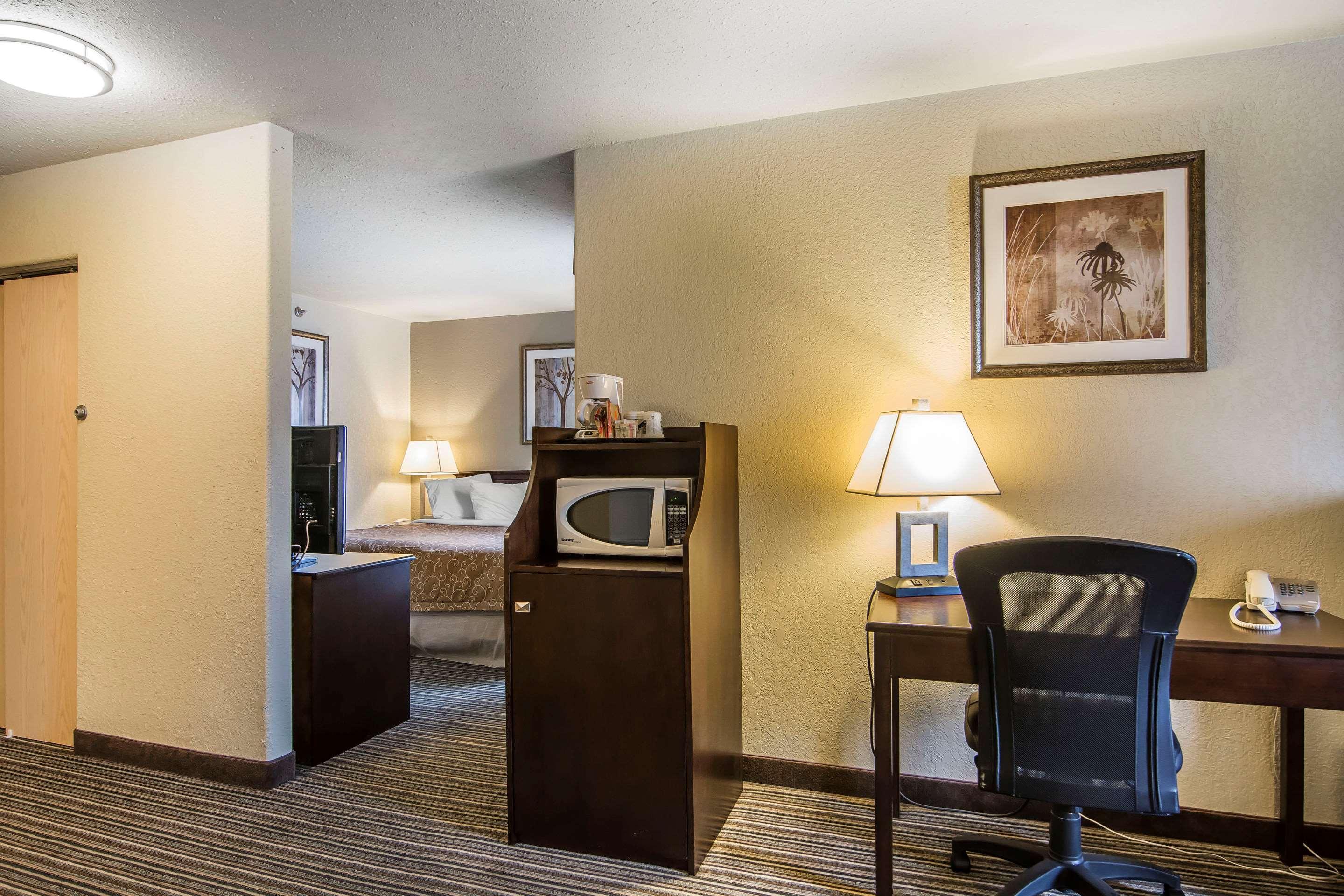 Quality Inn & Suites Йорктон Экстерьер фото