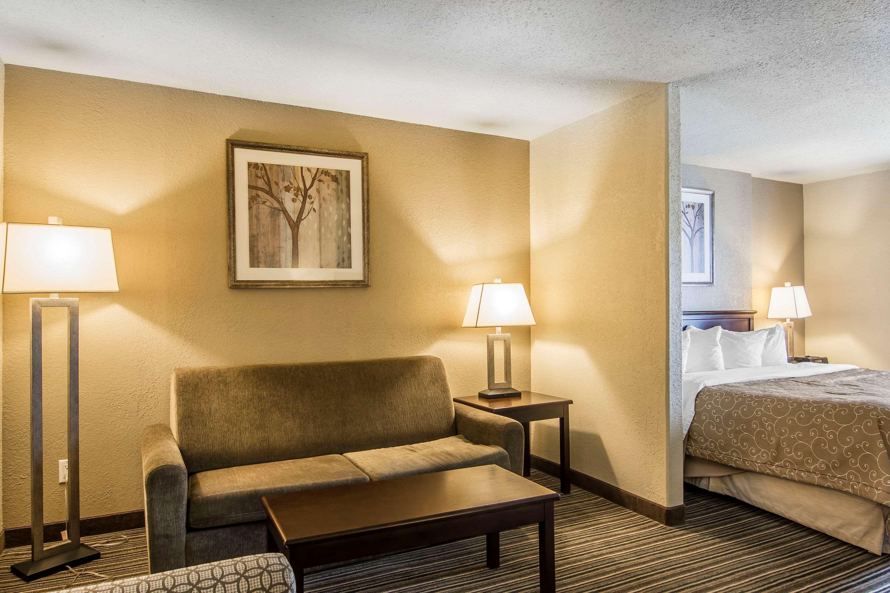Quality Inn & Suites Йорктон Экстерьер фото
