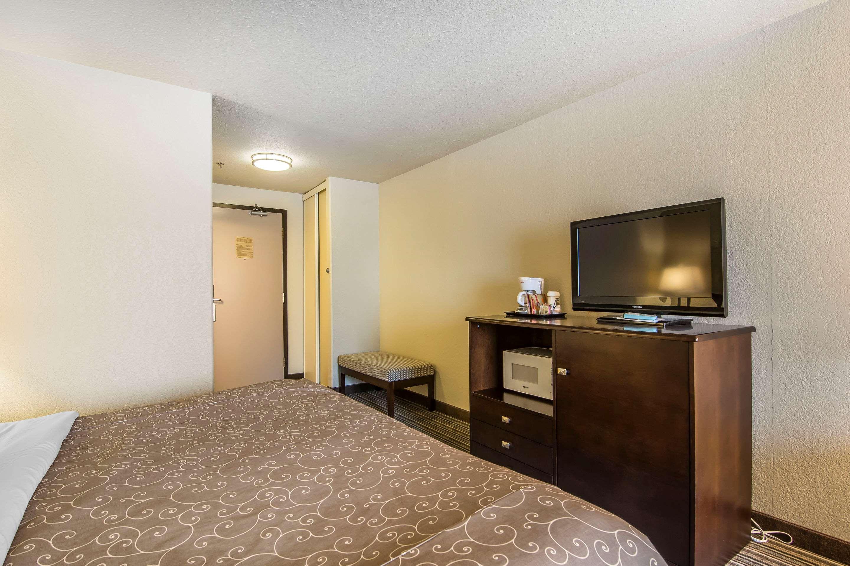 Quality Inn & Suites Йорктон Экстерьер фото