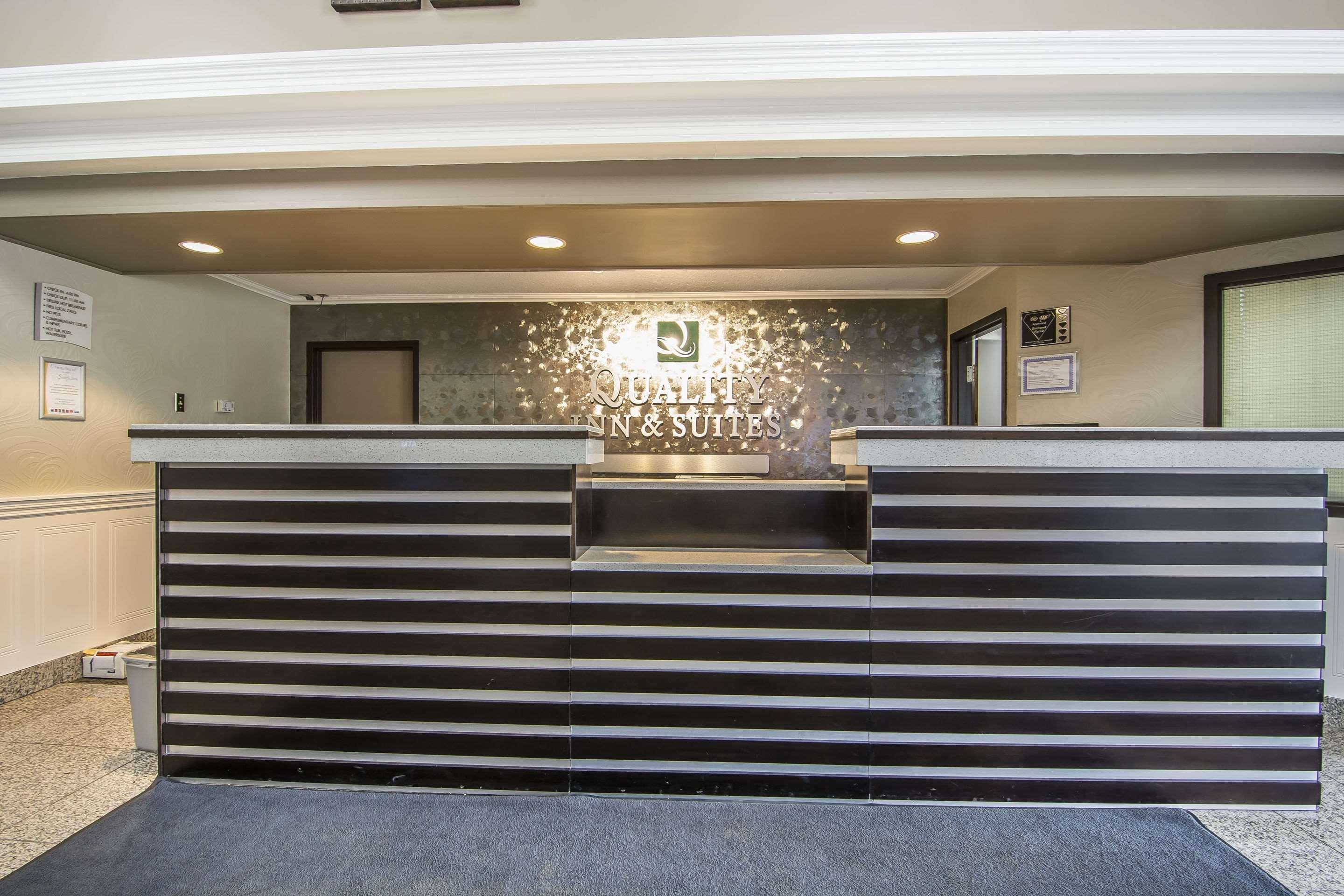 Quality Inn & Suites Йорктон Экстерьер фото