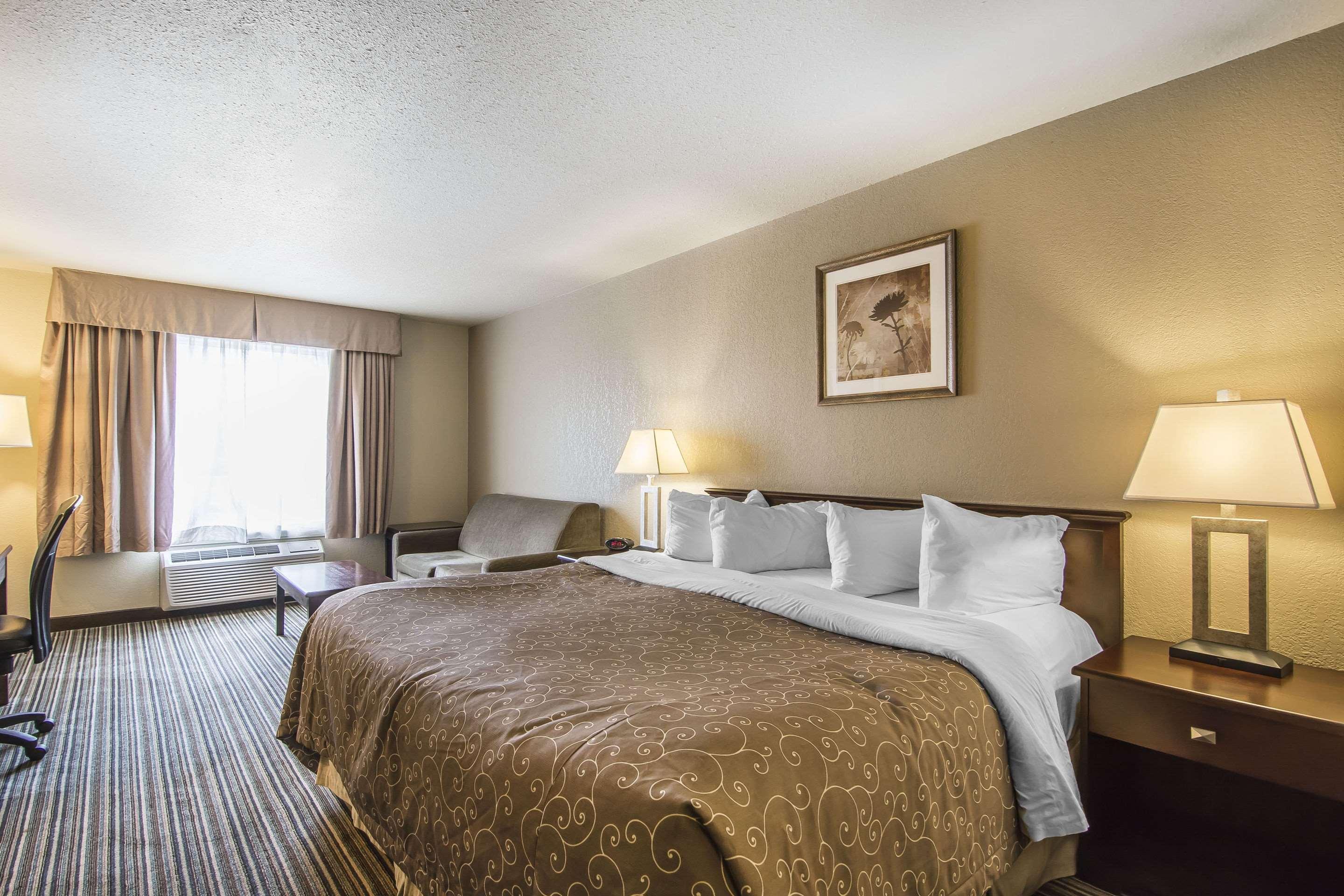 Quality Inn & Suites Йорктон Экстерьер фото