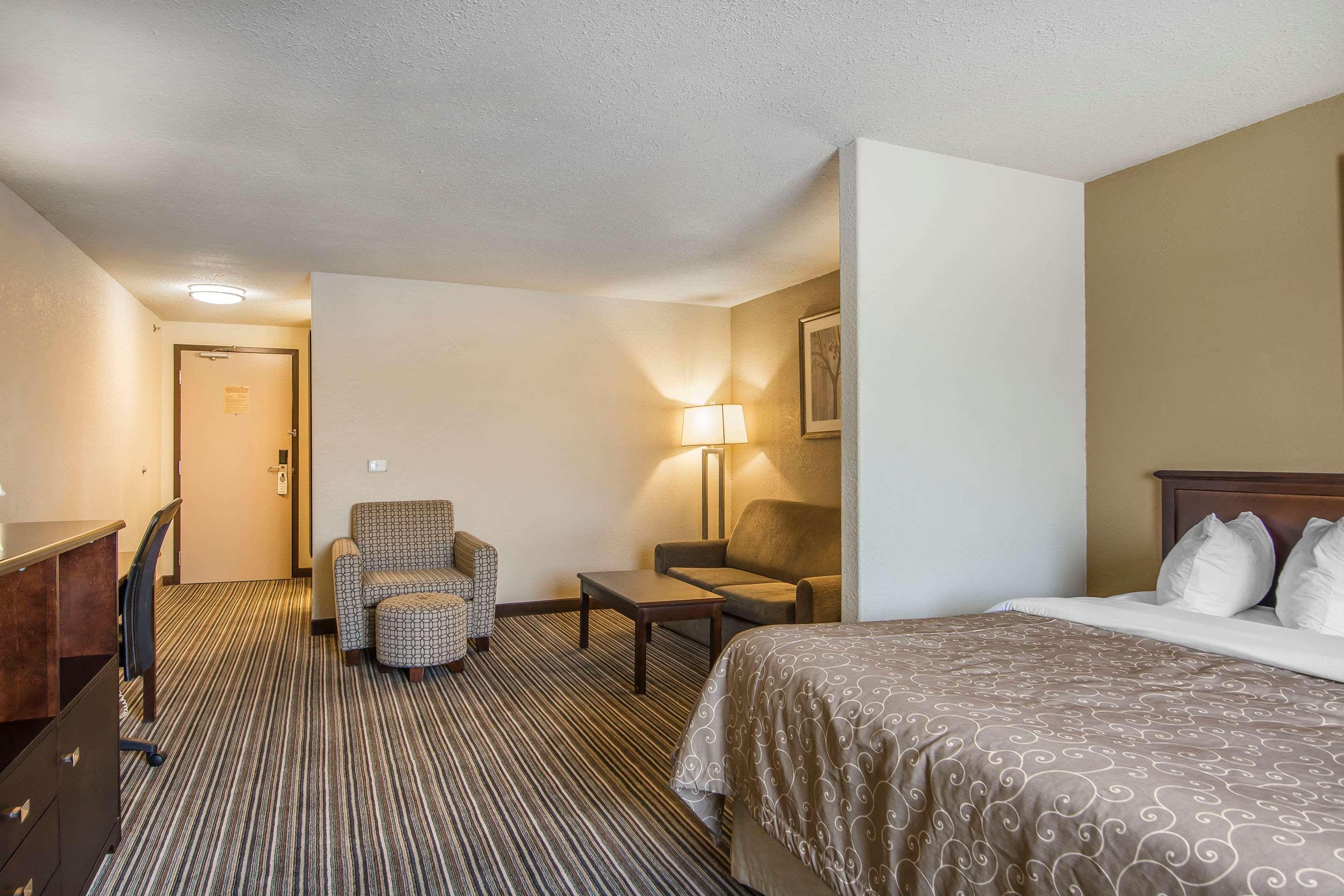 Quality Inn & Suites Йорктон Экстерьер фото