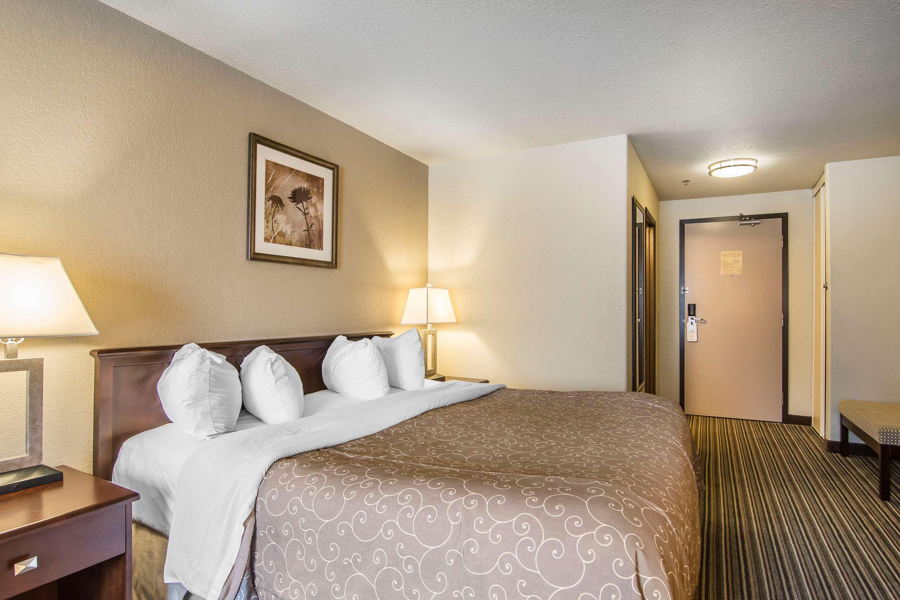 Quality Inn & Suites Йорктон Экстерьер фото