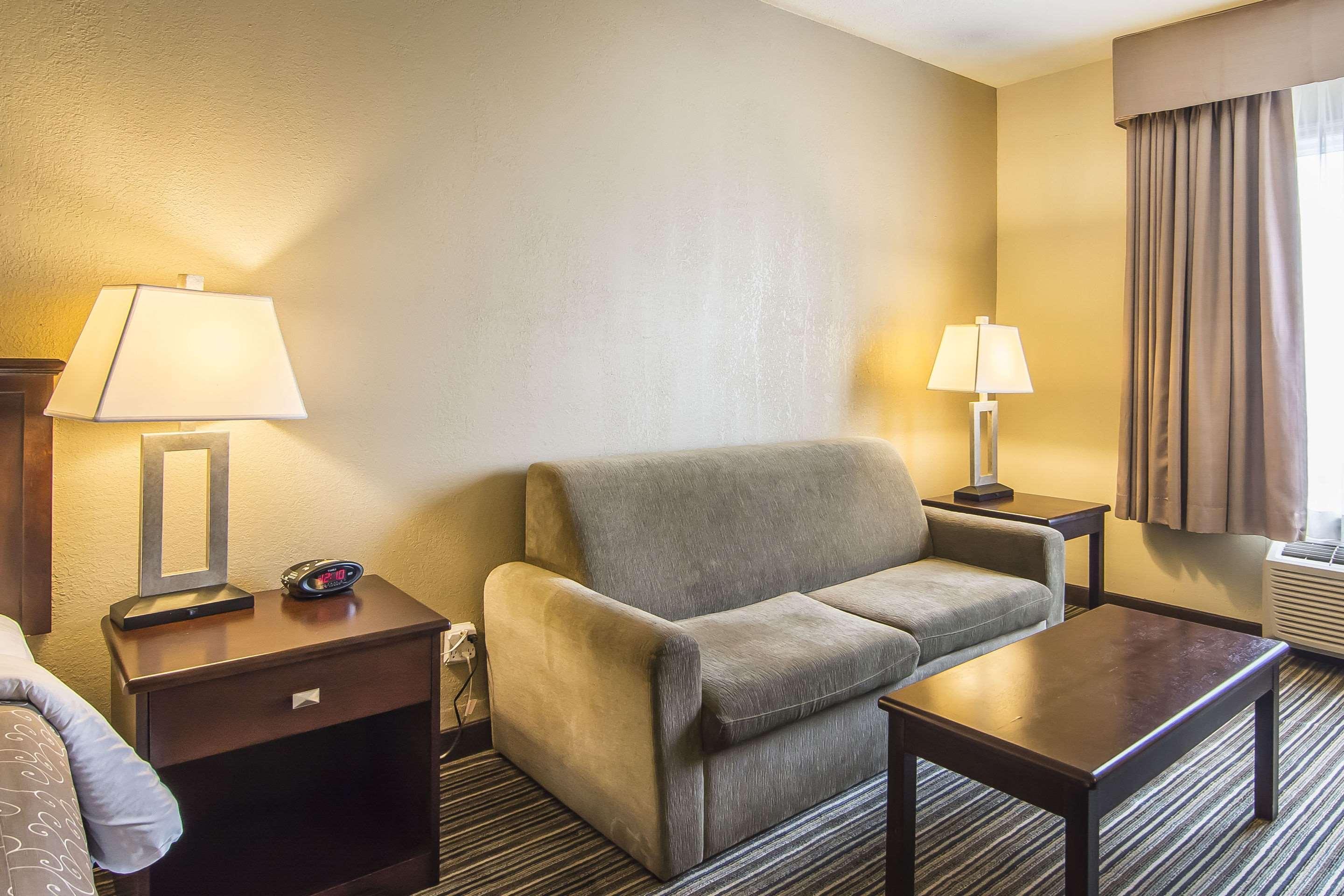 Quality Inn & Suites Йорктон Экстерьер фото