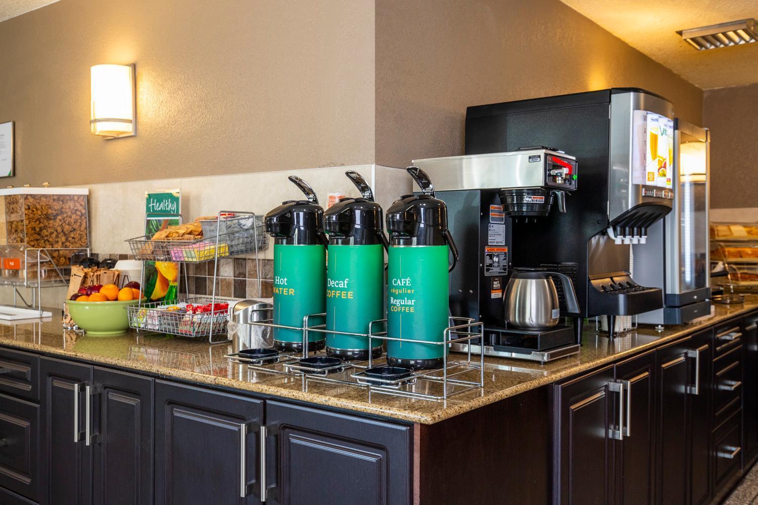 Quality Inn & Suites Йорктон Экстерьер фото