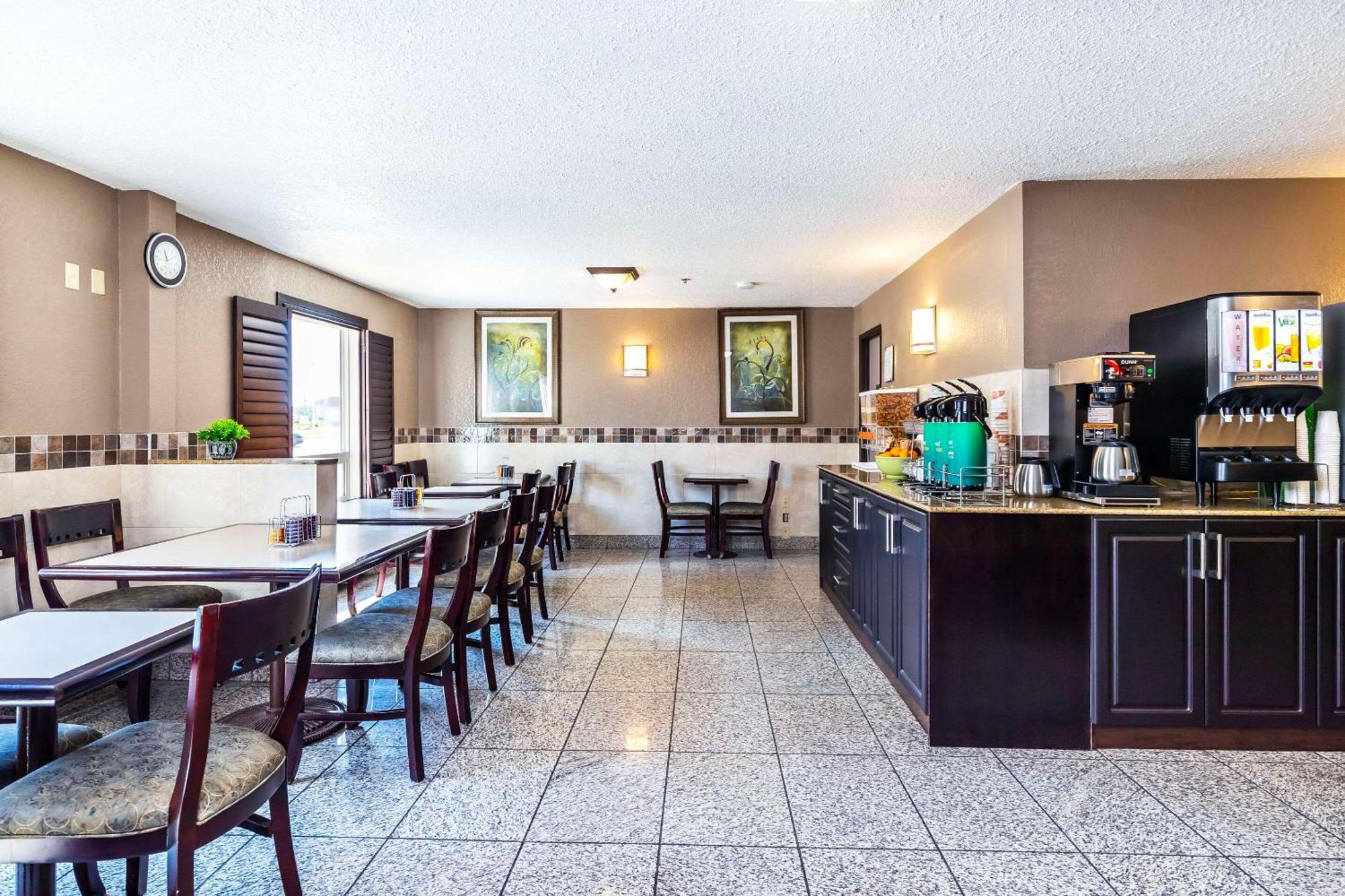 Quality Inn & Suites Йорктон Экстерьер фото