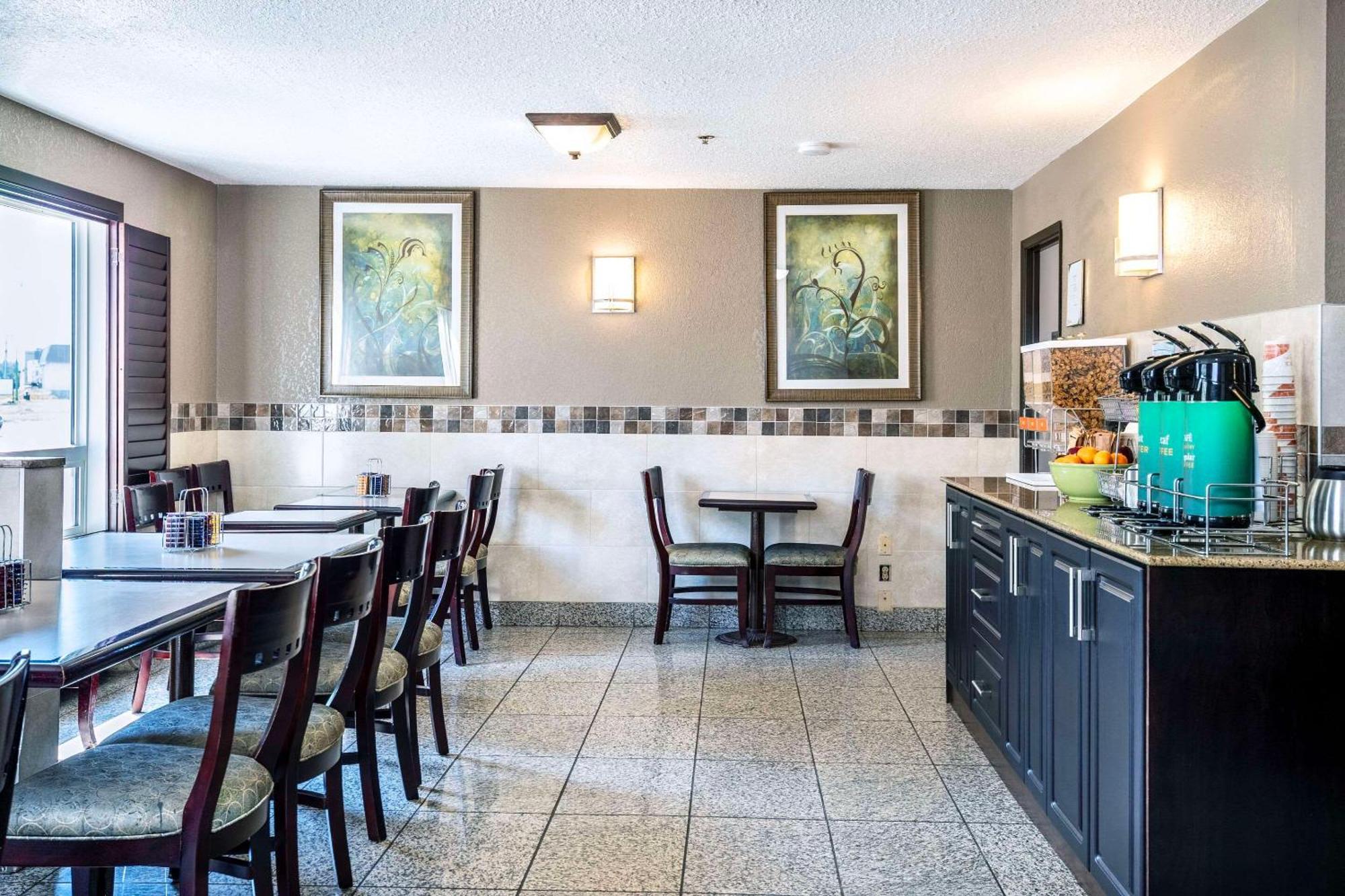 Quality Inn & Suites Йорктон Экстерьер фото