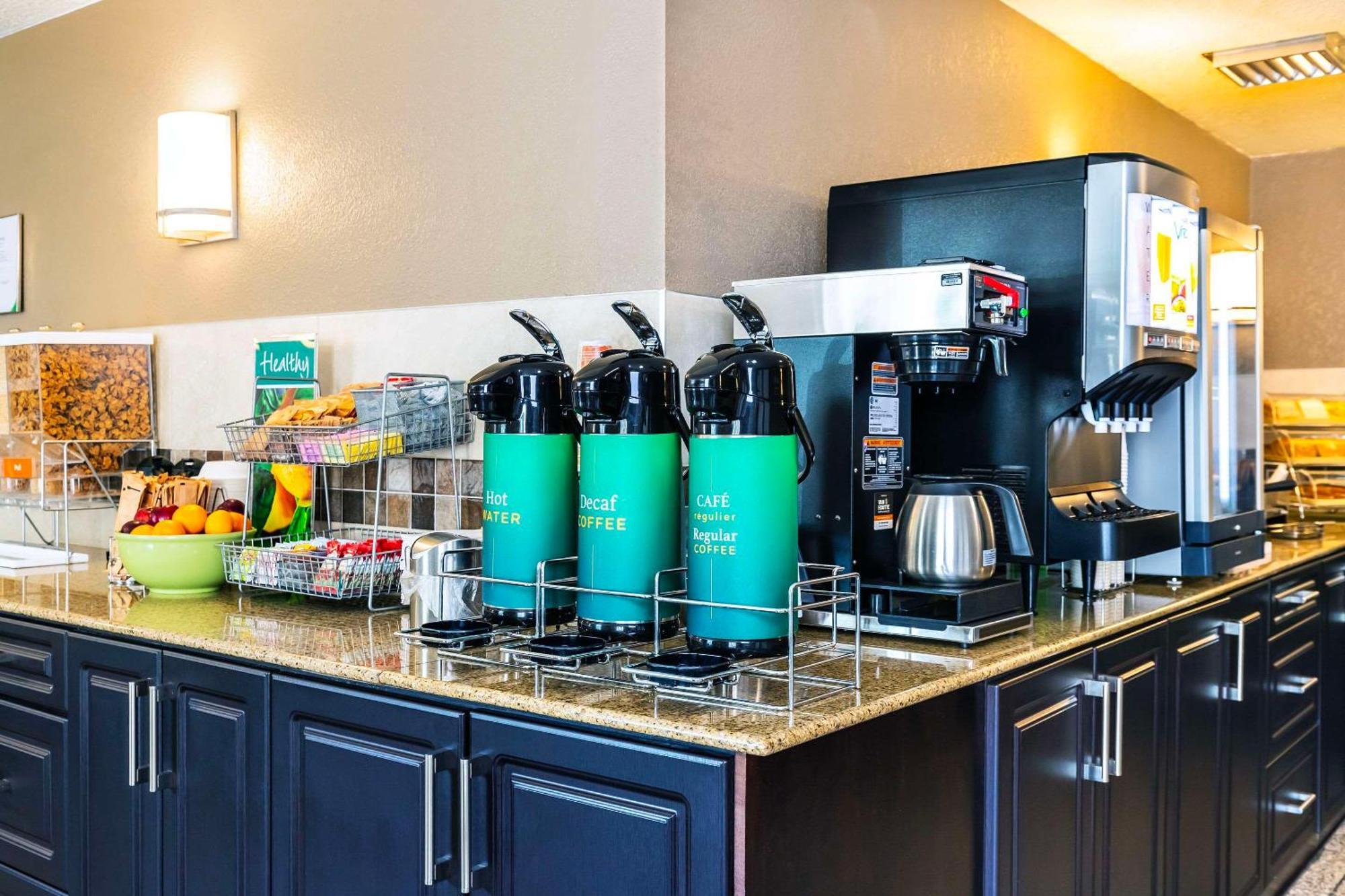 Quality Inn & Suites Йорктон Экстерьер фото
