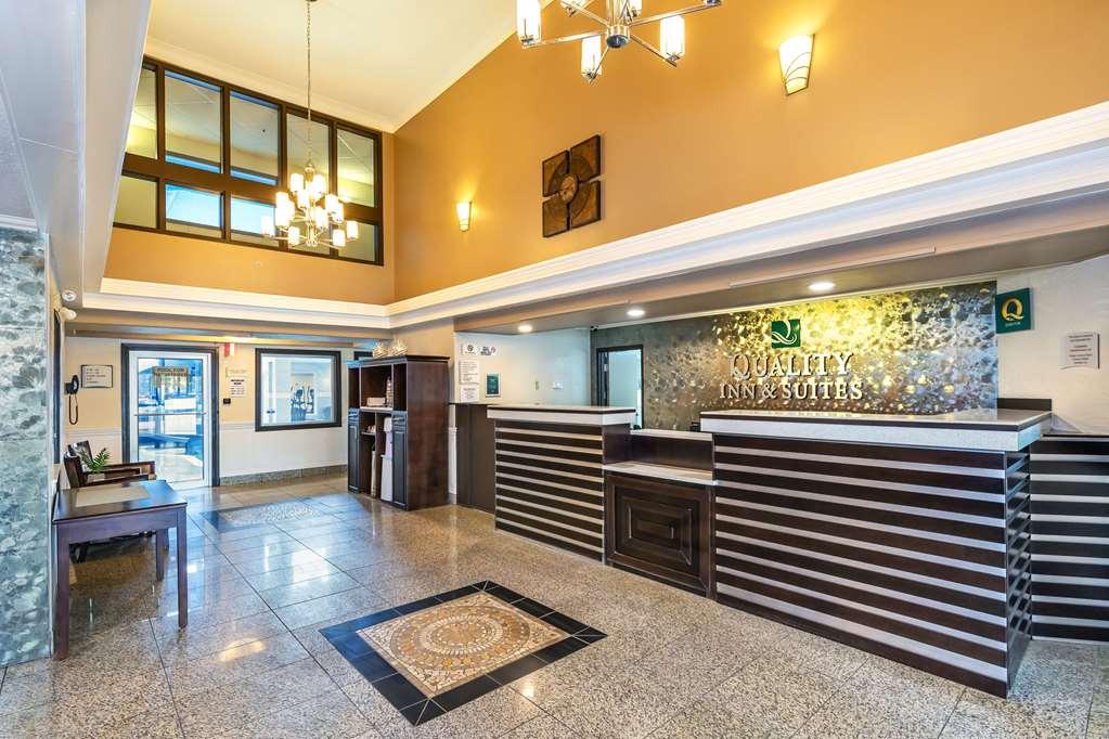 Quality Inn & Suites Йорктон Интерьер фото